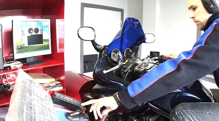 La mort du mécanicien traditionnel : les motos deviennent des smartphones sur roues, et c’est une catastrophe pour votre portefeuille