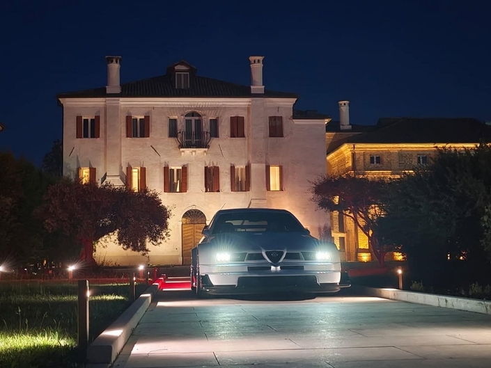 55-SGT, la fausse vieille Alfa Romeo qui va faire frissonner les puristes