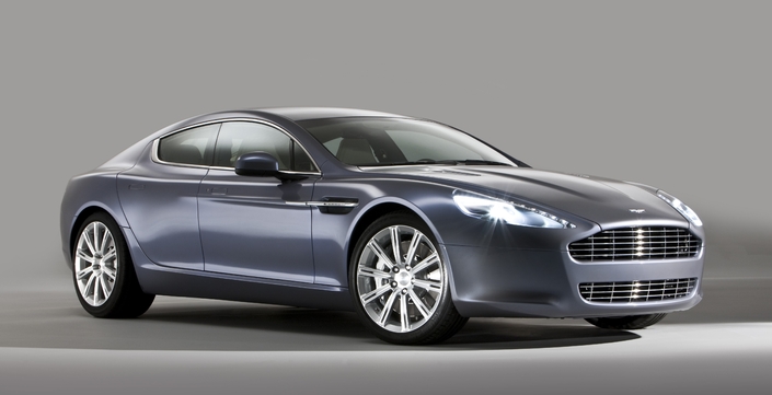 Fin 2009, l'Aston Martin de production est dévoilée, qui demeure très proche du concept, ce dont on peut se réjouir.