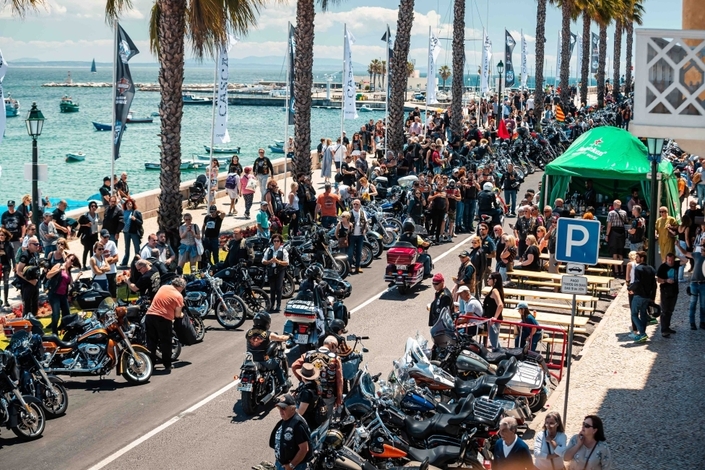 Harley-Davidson, le débarquement : 4 jours de folie à Cascais, des milliers de V-Twin pour un rallye gratuit et historique