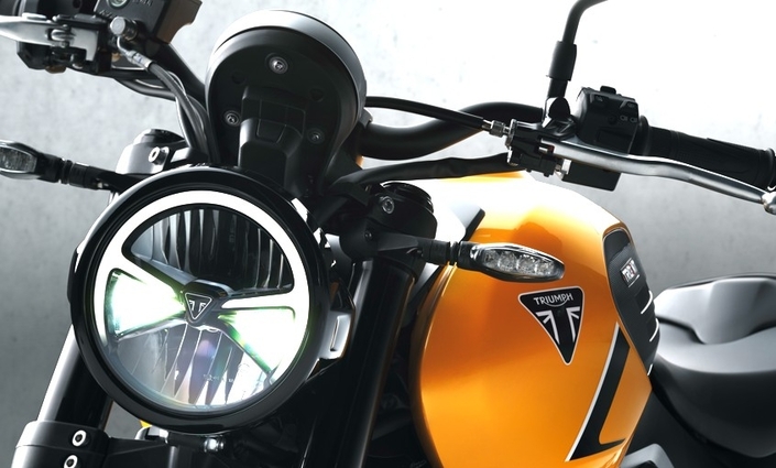 Triumph frappe fort : plus de puissance, plus d'équipement… et un prix en baisse pour la Trident 660