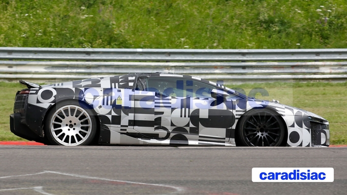 Ce modèle ne sera produit qu’à 499 exemplaires, mais une Audi Nuvolari Spyder serait d’ores et déjà à l’étude avec un volume de production qui devrait être moindre. Cette Nuvolari Spyder disposerait d’un toit escamotable comme celui de la Temerario Spyder dont on a déjà aperçu des prototypes sur le Nürburgring.