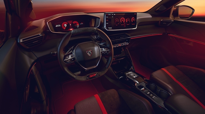 Voilà l’intérieur de la E-208 GTI de série.