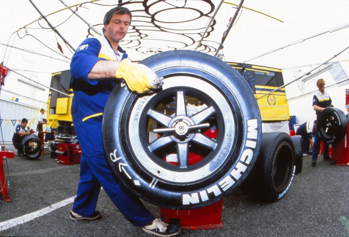 Stand Michelin Heures du Mans 1990