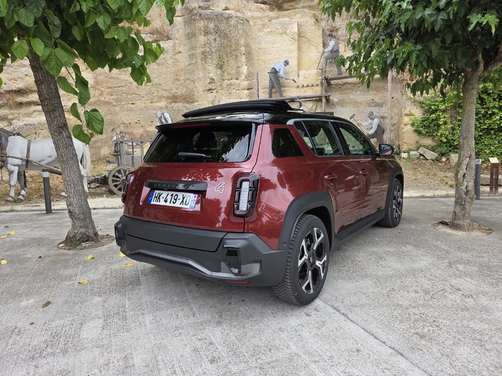 La Renault 4 E-Tech met le cap Plein Sud