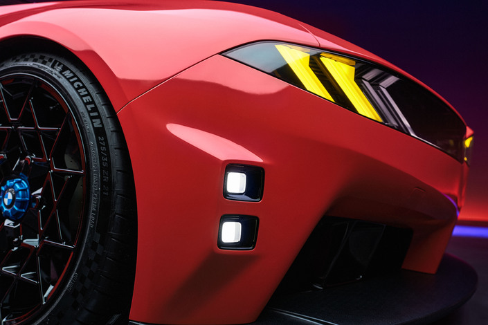 Les optiques à signature jaune s’inspirent des BMW de la fin du siècle dernier.