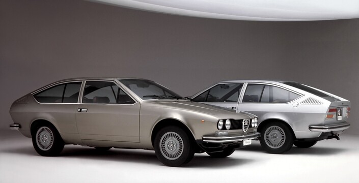 L'Alfetta GT ne ressemble absolument pas à la berline, et perd la finesse du "coupé Bertone". Mais elle regorge de caractère. Elle n'est proposée qu'en 1,8 l en 1974.