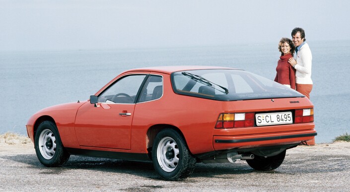 Contrairement à l'Alfetta, la Porsche 924 peut recevoir un essuie-glace arrière... en supplément.