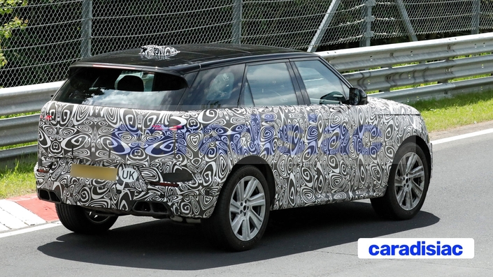 L’offre de motorisations pléthorique du Land Rover Range Rover Sport pourrait ne pas subir trop de modifications malgré la « pluie » de malus qui frappe ce modèle. Land Rover est toujours dans l’attente de l’arrivée d’un modèle électrique afin de faire baisser les rejets de CO2 de sa gamme.