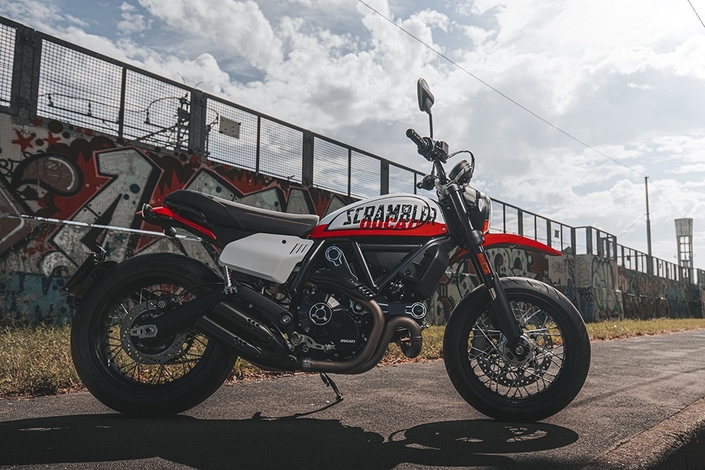 Le Ducati Scrambler Urban Motard 2022.