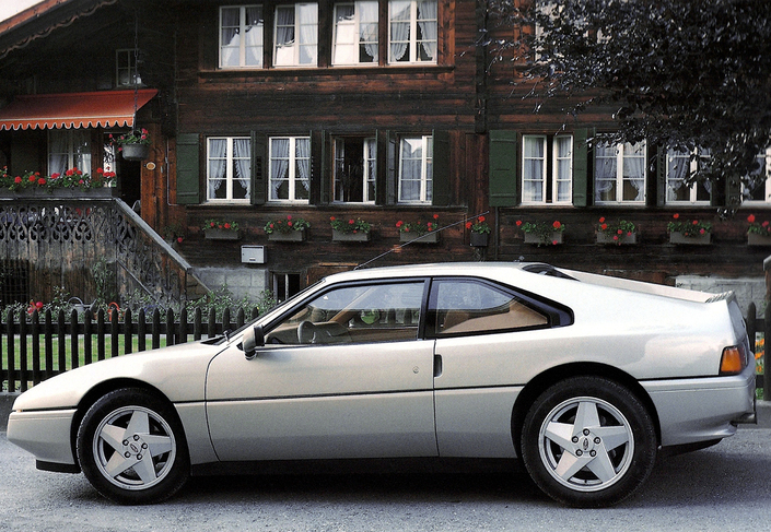 Au printemps 1987, les premières Venturi Cup 221, mues par un V6 PRV de 200 ch, sont livrées. Notez les nouvelles jantes.