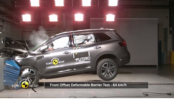 Vidéos - Crash-tests EuroNCAP : le Renault Koleos et la Ford Fiesta obtiennent cinq étoiles, l'Opel Ampera E quatre