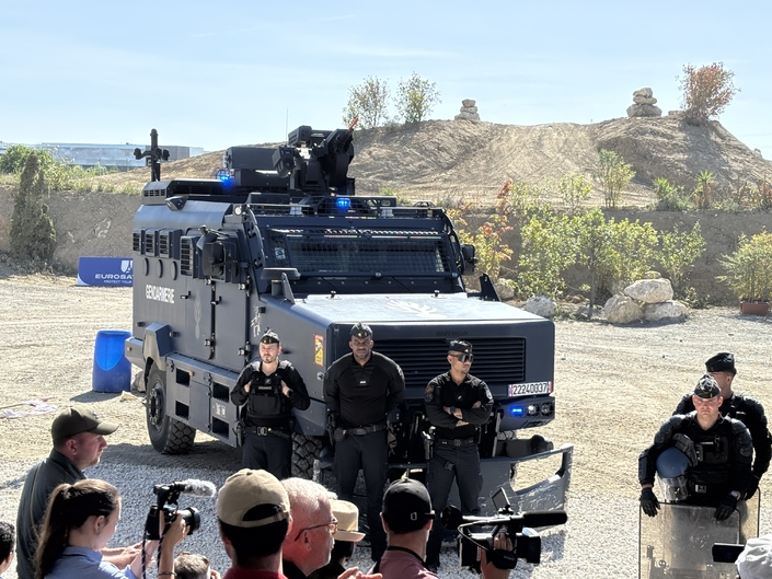 Le Centaure équipant la Gendarmerie Mobile a participé aux émeutes de Polynesie.