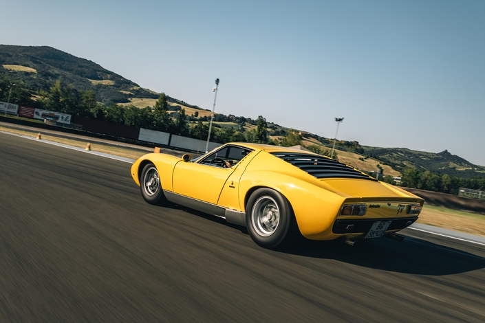 Lamborghini Miura SV : au volant d’un mythe roulant à 2,8 millions d’euros !