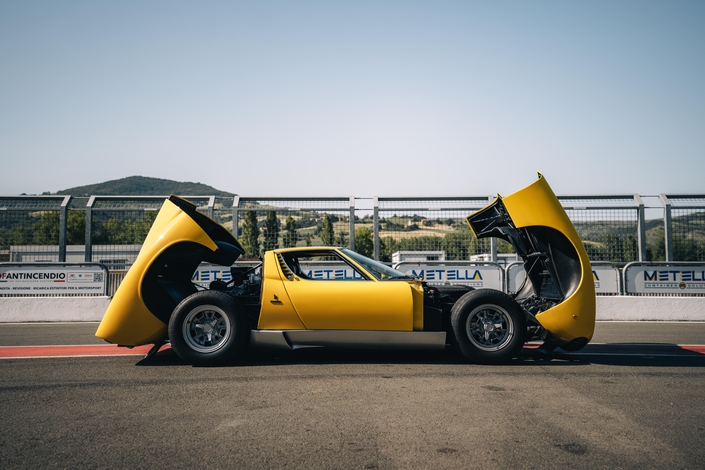 Lamborghini Miura SV : au volant d’un mythe roulant à 2,8 millions d’euros !