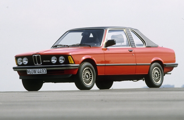 En plein renouveau dans les années soixante-dix, BMW va laisser l’initiative à Baur qui va décliner son Top-Cabriolet débuté sur la 2002.