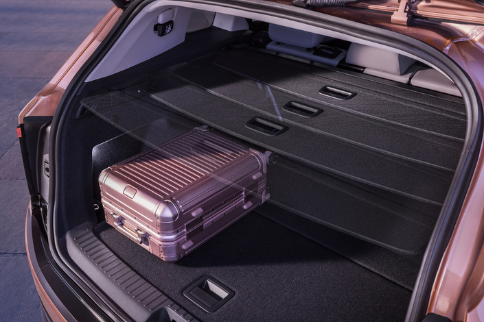 En configuration 5 places, le Peaq dispose de l'un des coffres les plus vastes de la production automobile. Quand on déploie les deux sièges du fond, la capacité de chargement du Peaq chute par contre à 299 litres, valeur digne de celle d’une citadine. On ne peut pas tout avoir. 
