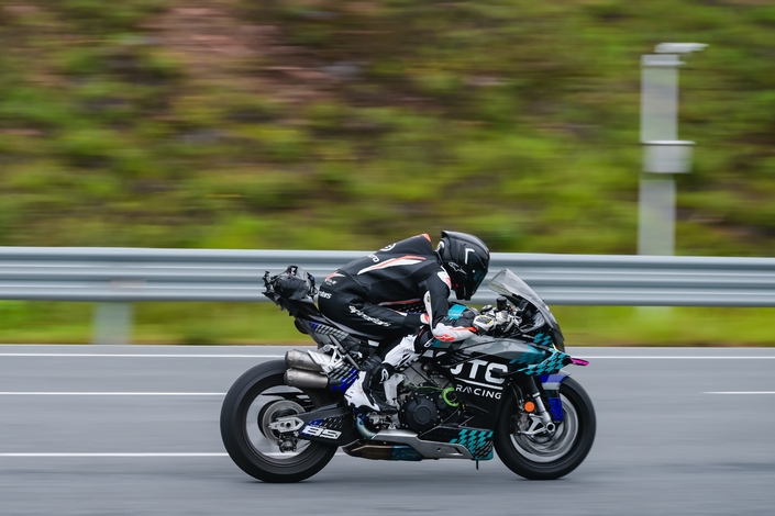 CFMoto veut détrôner Ducati et Aprilia avec son moteur V4 et bat déjà un record !