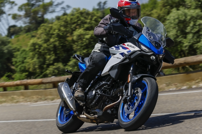 Suzuki SV7-GX : que vaut le nouveau trail routier de Suzuki ?