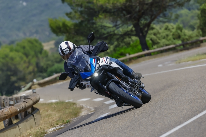 Suzuki SV7-GX : que vaut le nouveau trail routier de Suzuki ?