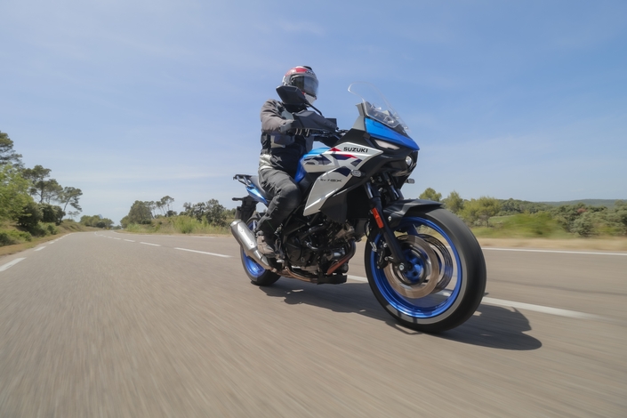 Suzuki SV7-GX : que vaut le nouveau trail routier de Suzuki ?