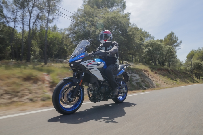 Suzuki SV7-GX : que vaut le nouveau trail routier de Suzuki ?