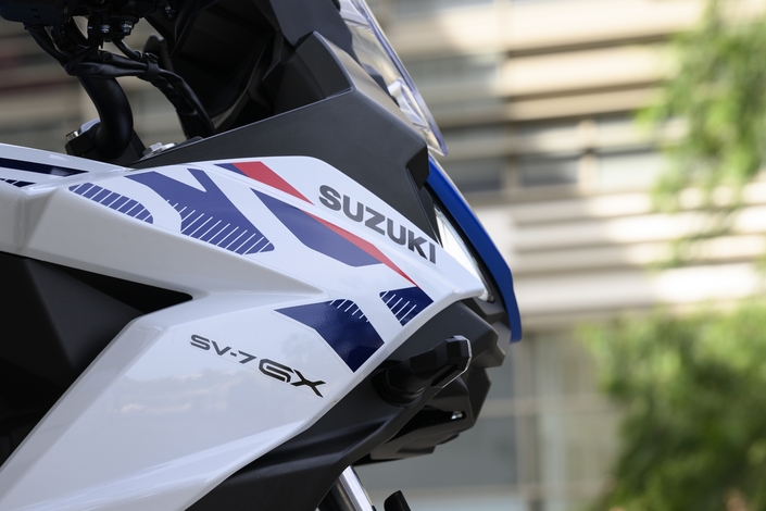 Suzuki SV7-GX : que vaut le nouveau trail routier de Suzuki ?
