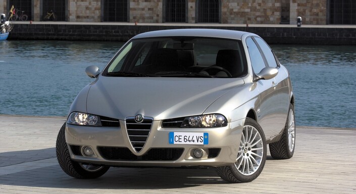 En 2003, l'Alfa Romeo 156 arbore un nouvel avant, redessiné par Ital Design, dirigée par Giugiaro.