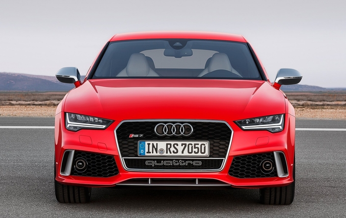 En 2014, l'Audi RS7 est légèrement restylée (projecteurs, calandre), mais la mécanique ne change pour ainsi dire pas.