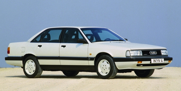 220 ch, cinq places, quatre roues motrices : en 1989, l'Audi 200 20V Quattro n'a guère d'équivalent en matière de rapport performance/sécurité/confort familial.
