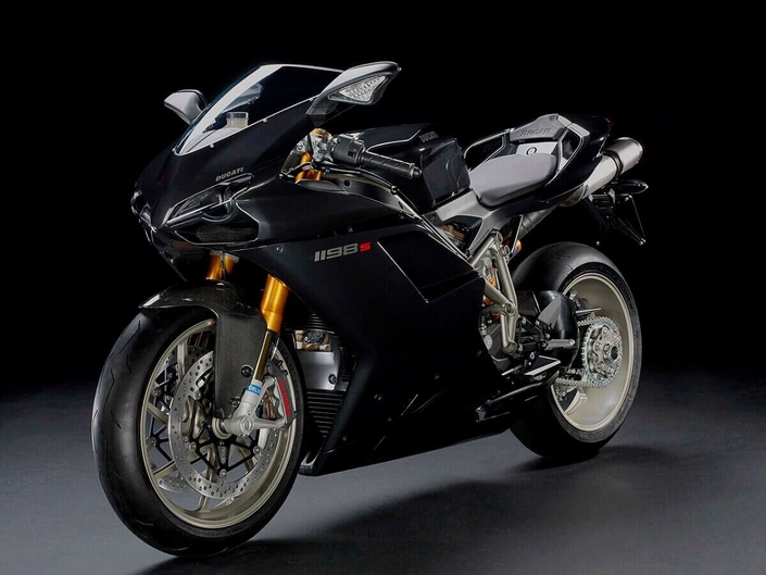 Le prince William continue de rouler à moto en secret : un futur roi qui refuse d'abandonner sa Ducati