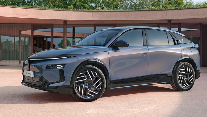 Comme le SUV coupé DS N° 8, la Lancia Gamma est produite dans l’usine italienne de Melfi et dispose de la même plateforme STLA Medium. Avec cette auto, Lancia compte renforcer sa présence sur le marché européen.