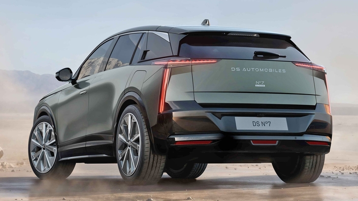 Alors que le nouveau SUV DS N°7 arrive en concession, la marque DS Automobiles qui était indépendante depuis 2014, repasse sous la coupe de Citroën. Il s’agit d’un retour en arrière !