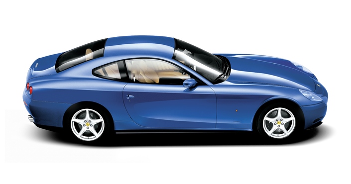 Rondouillarde et pas très bien proportionnée, la Ferrari 612 Scaglietti vend mal ses immenses qualités dynamiques. Ici en 2003.