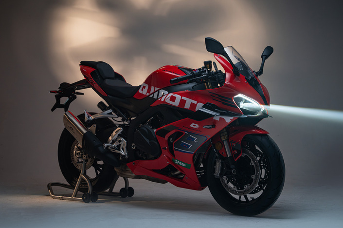 QJ Motor enfonce le clou avec une sportive encore plus performante !
