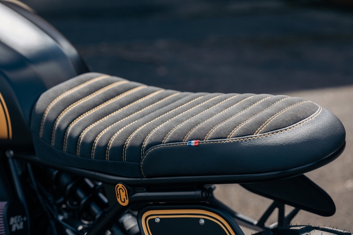 Peinture noire et or, ligne épurée : FCR Original sublime la nouvelle BMW R12 nineT !