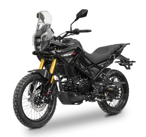 15 chevaux et look de baroudeuse : la Cyclone 125 RX2 débarque en France pour bousculer les trails
