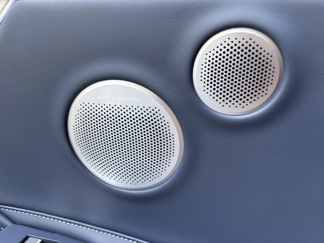 Le système audio "premium" Bang & Olufsen à 17 haut‑parleurs est très puissant. Il dispose de la technologie Dolby Atmos, reproduisant fidèlement l'expérience que l'on a des sons dans la vie réelle.