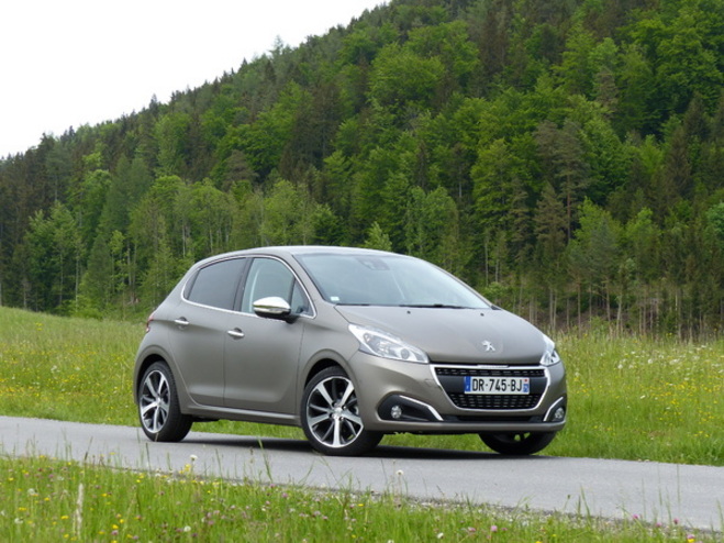 La Peugeot 208 restylée arrive en concession : enfin en tête ?