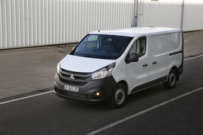 Le Renault Trafic devient le Mitsubishi Express