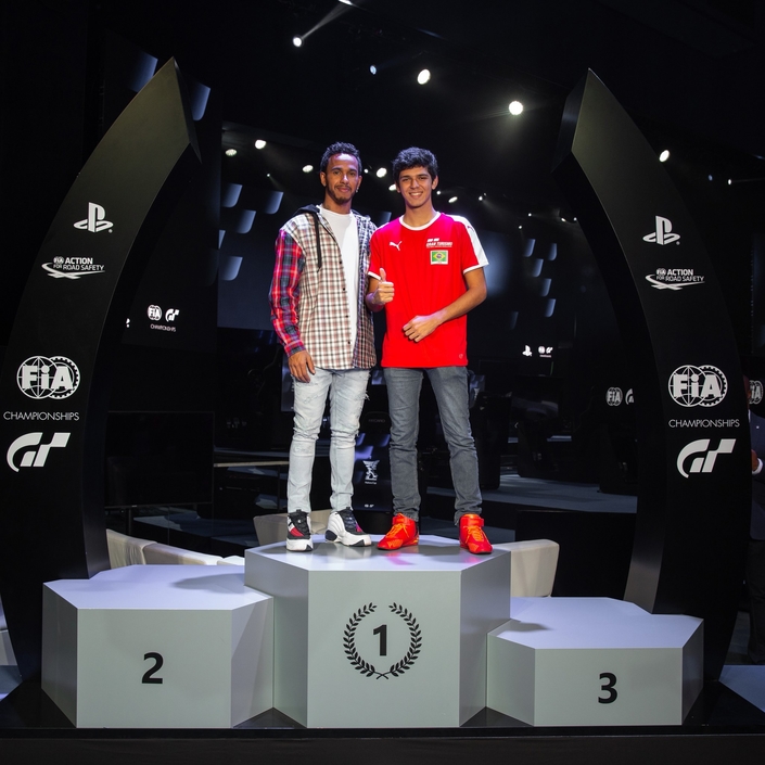 Championnat du monde FIA Gran Turismo : plus intéressant que la F1 ?