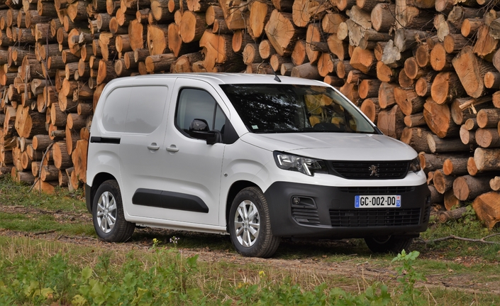 Le Peugeot e-Partner fait partie de la bande des quatre électriques de Stellantis avec le Citroën ë-Berlingo, l’Opel Combo-e et le Toyota Proace City électrique.