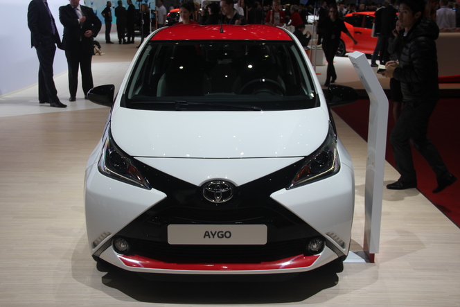 Vidéo en direct de Genève 2014 -Toyota Aygo : girly !