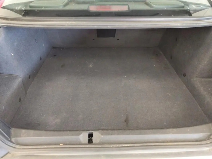 Pas plus grand que celui de la 164, le coffre de la Peugeot 605 est en revanche plus accessible.
