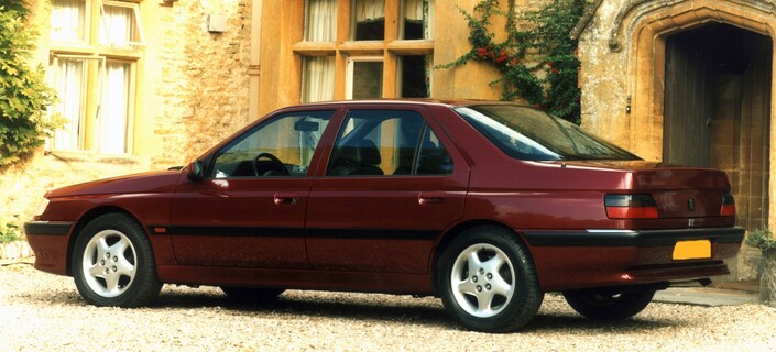 Evoluant peu, la Peugeot 605 ne se départira jamais de sa belle élégance. Ici en 1998.