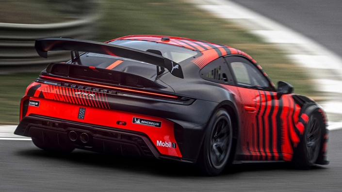 La 911 GT4 R devrait être plus lente qu’une 911 GT3 Cup au chrono sur la plupart des circuits.