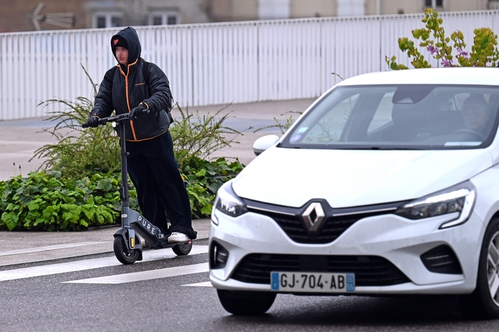 A noter aussi, la forte progression des trottinettes électriques impliquées dans des accidents sans assurance : elles représentent 8,3% des dossiers traités par le FGAO, et ce chiffre va en augmentant. Selon le FGAO, la moitié des véhicules de ce type n'est pas couverte. Nous y reviendrons prochainement sur Caradisiac. PHOTOPQR/L'EST REPUBLICAIN/MAXPPP