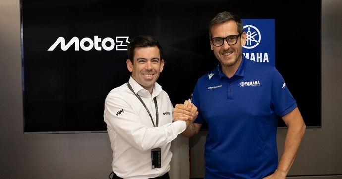 L’actu moto de la semaine : les pros jugent leur marque, le casque du futur, le succès de la BMW F 450 GS, la surprise Yamaha en MotoGP et la Ducati DesertX 2026 à l’essai