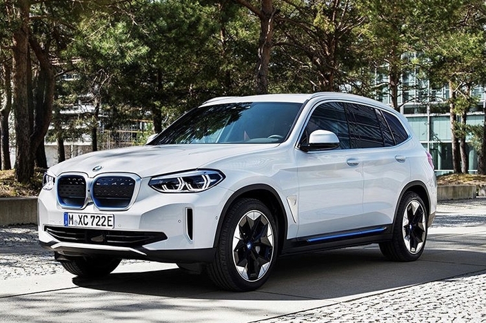 BMW iX3 : les premières photos du X3 électrique en fuite