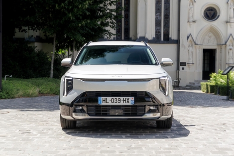 Le Niro restylé. La face avant évolue et se calque sur le reste de la gamme avec une signature à LED verticale.